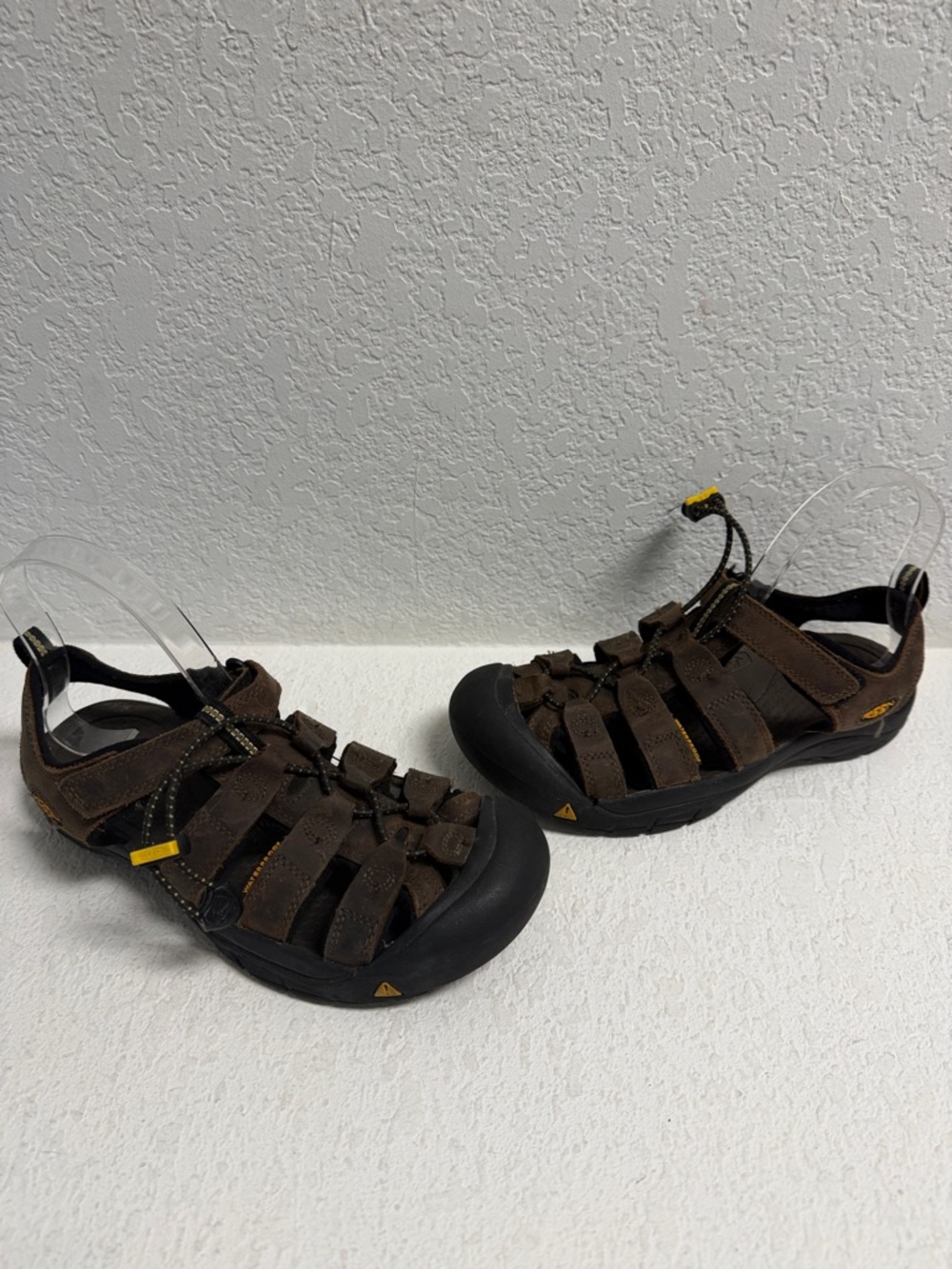 Keen Men's Brown and Black Closed-Toe Outdoor Sandals Kids 5